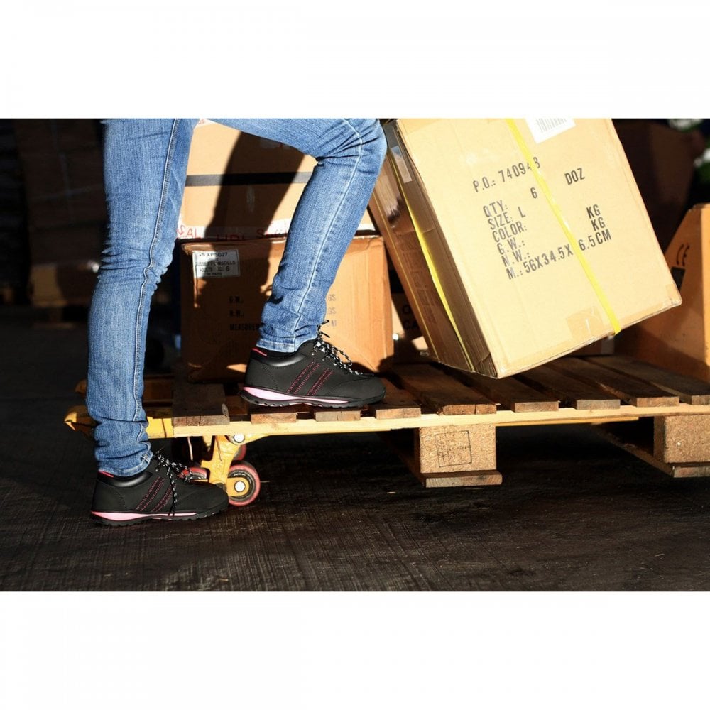 FS47 Heat Resistant Lace Up Safety Trainer